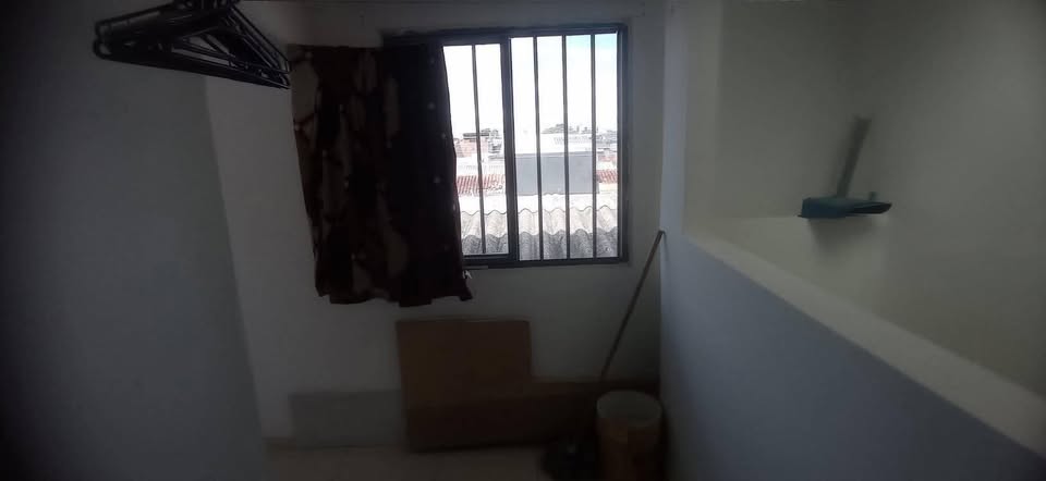 Casa dos pisos y altillo zona ropas más habitacion