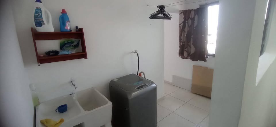 Casa dos pisos y altillo zona ropas más habitacion